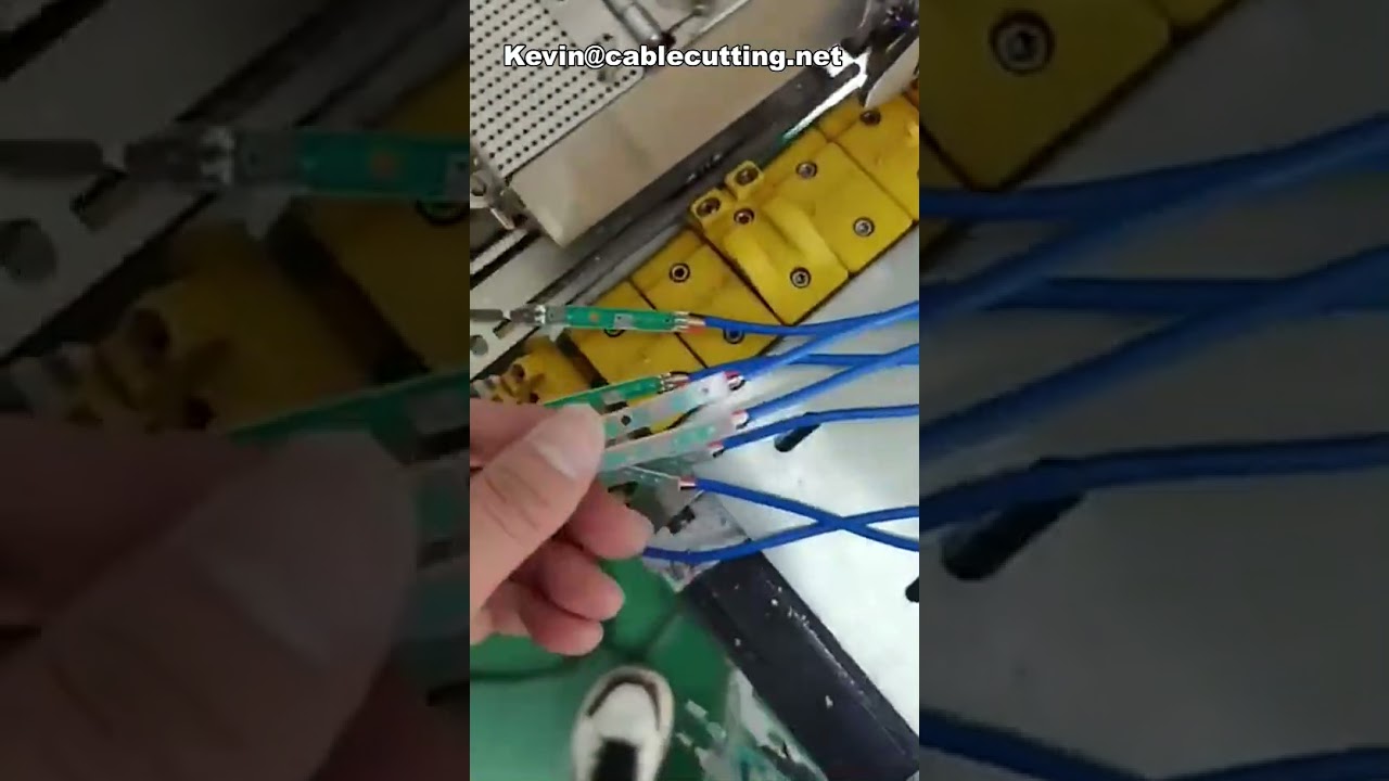 Automaattinen juotoskone LED- ja USB Micro Type-C -liittimille