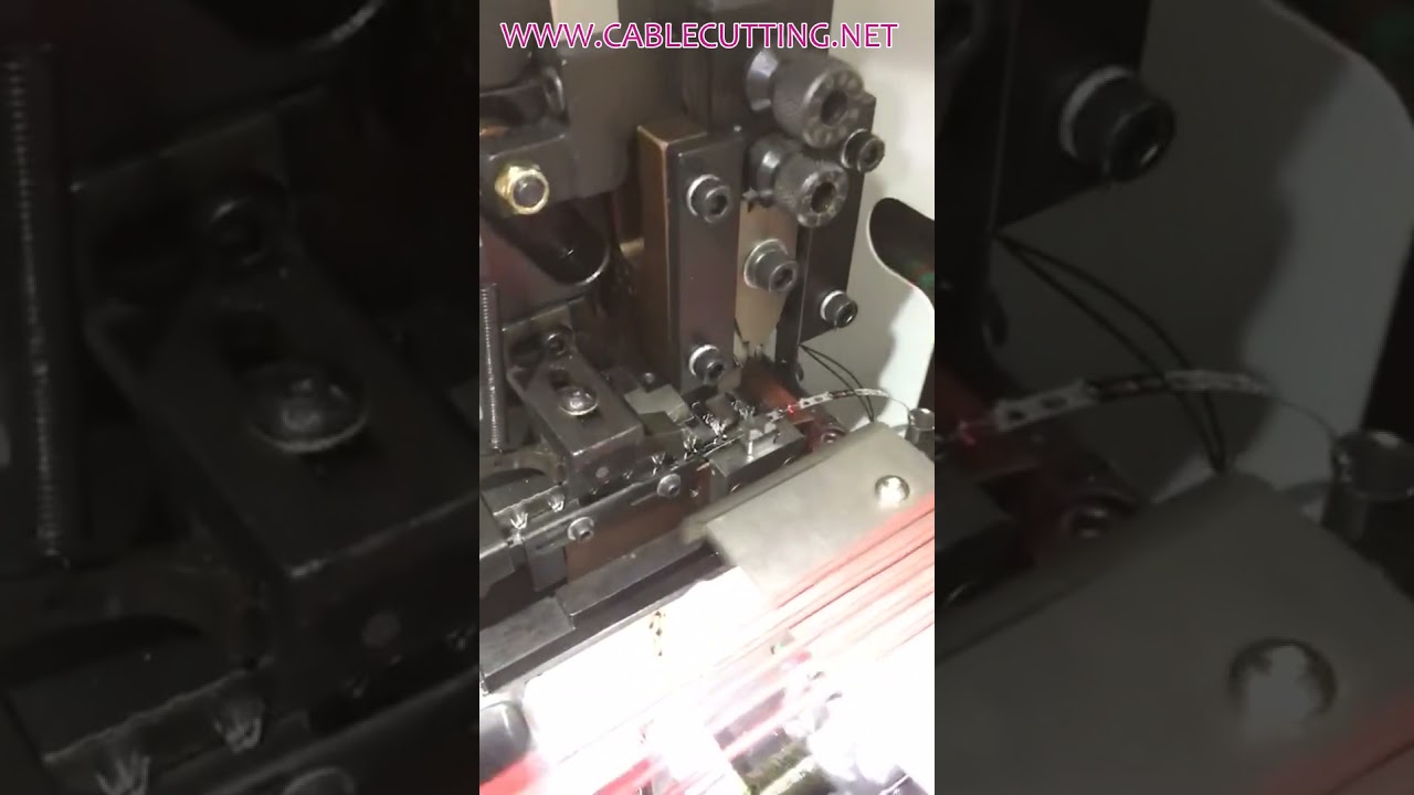 Automaattinen päätyliittimen puristuskone